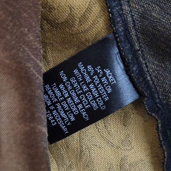 Elegant Black and Gold Patterned Jacket - Picture 5 of 10